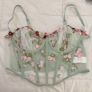 SHEIN Green Floral Embroidered Crop Top